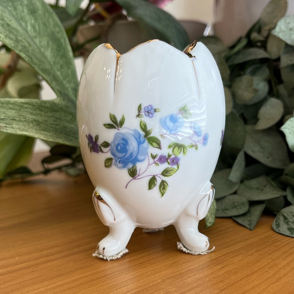Vintage Japanese Porcelain Footed Egg EUC